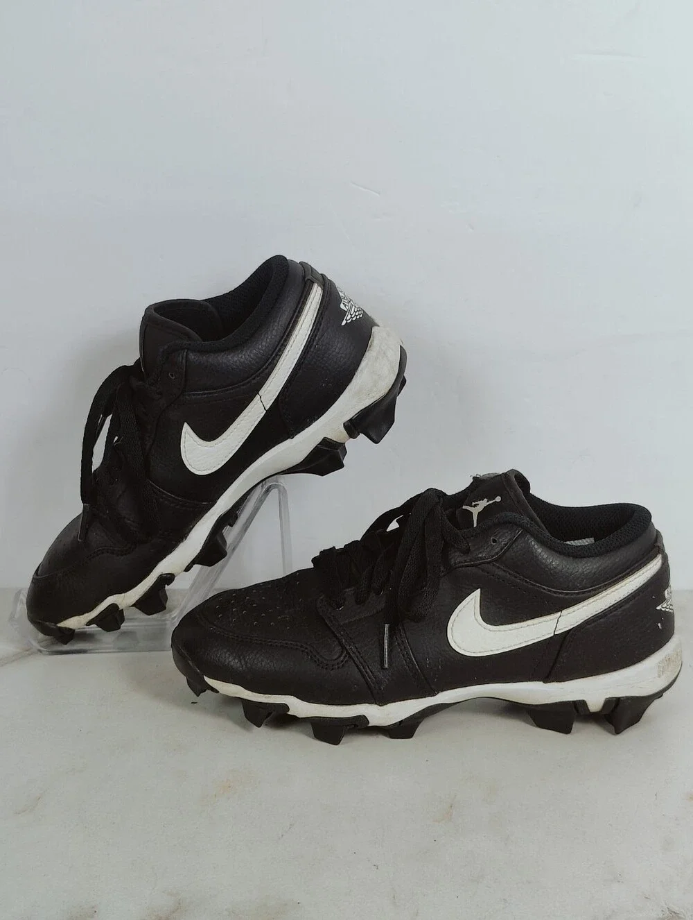 Nike Kids' Air Jordan 1 Low Cleat GS Multi-Sport Football Baseball Cleats, 4.5Y